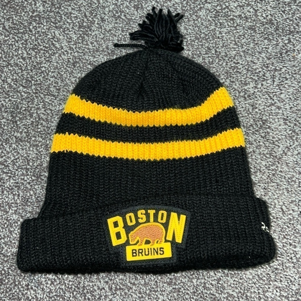Boston Bruins NHL Hockey 2016 Winter Classic Goalie Pom Toque Beanie Reebok